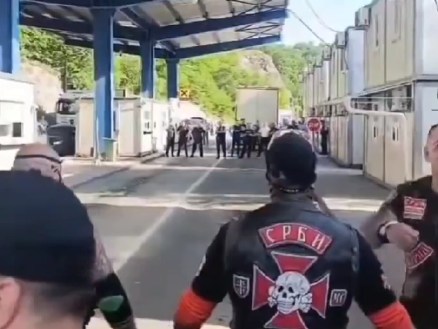 (Видео) Тензија на преминот меѓу Србија и Косово: На група моторџии не им беше дозволен влез - еве ја причината!