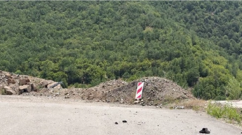 Кобно враќање од аеродром: Три лица загинаа во бездна на овој патен правец