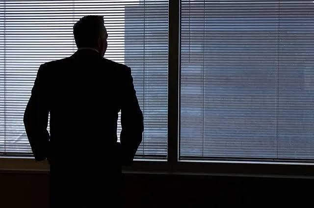 ОД 1 ОКТОМВРИ НОВ СИСТЕМ ЗА ДИРЕКТОРИТЕ: Се ограничуваат в.д. функциите, се воведуваат нови правила за избор