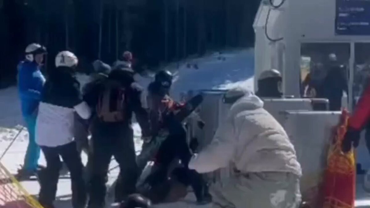 (ВИДЕО) Израелски туристи брутално нападнати во Банско откако едно од нив почнал да пее на хебрејски!