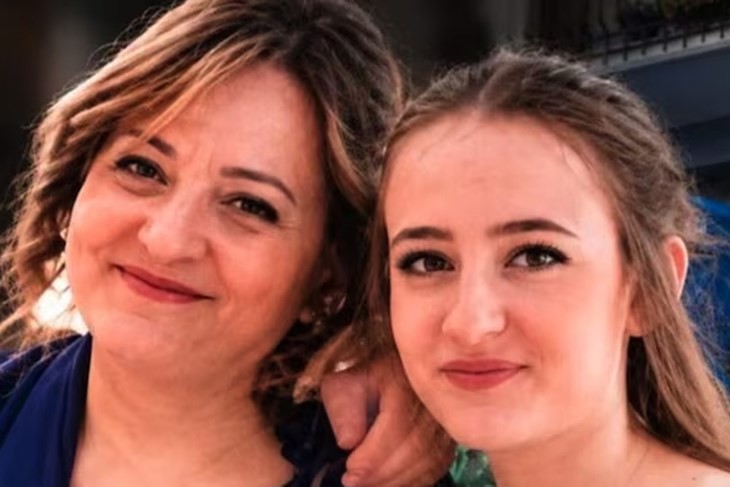 МАЈКА И ЌЕРКА ПОЧИНАЛЕ ЕДНА ПО ДРУГА: Девет месеци подоцна се појави клучна трага во истрагата