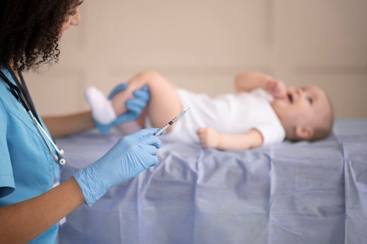 САД ГО МЕНУВААТ КАЛЕНДАРОТ НА ДЕТСКИ ВАКЦИНИ: Намален бројот на вакцини за сите деца - еве кои повеќе не се задолжителни!