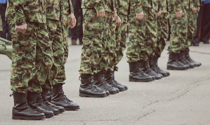 Историска одлука во: Воениот рок станува задолжителен и за жените