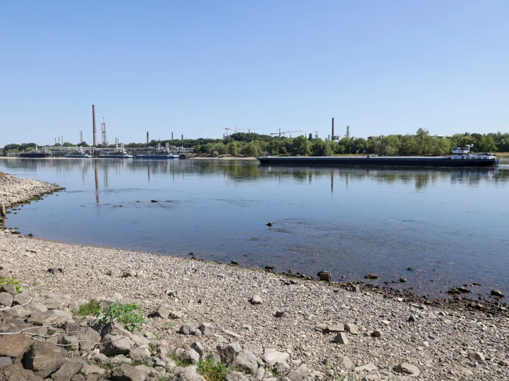 Европа останува без вода: Рајна и Дунав пресушуваат, економијата трпи огромни последици
