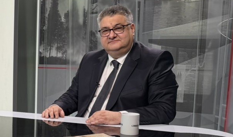 МИНЧЕВ НАЈАВУВА КРАТЕЊЕ НА ФУНКЦИОНЕРСКИТЕ ТРОШОЦИ: Ќе се спојуваат и укинуваат непотребни институции