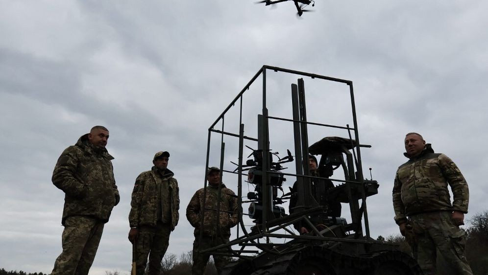 НИТУ ПРОИЗВОДИТЕЛОТ НЕ ВЕРУВАЛ ДЕКА Е МОЖНО: Украинските војници со мал дрон постигнале неверојатен резултат!