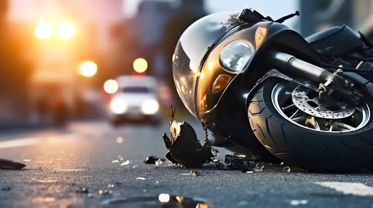 Двајца млади повредени во сообраќајка, едниот има 16 години