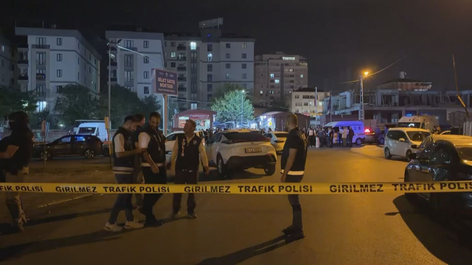 (ВИДЕО) ПУКОТНИЦИ СРЕДЕ ИСТАНБУЛ: Полицијата уби 21-годишник осомничен за тероризам!