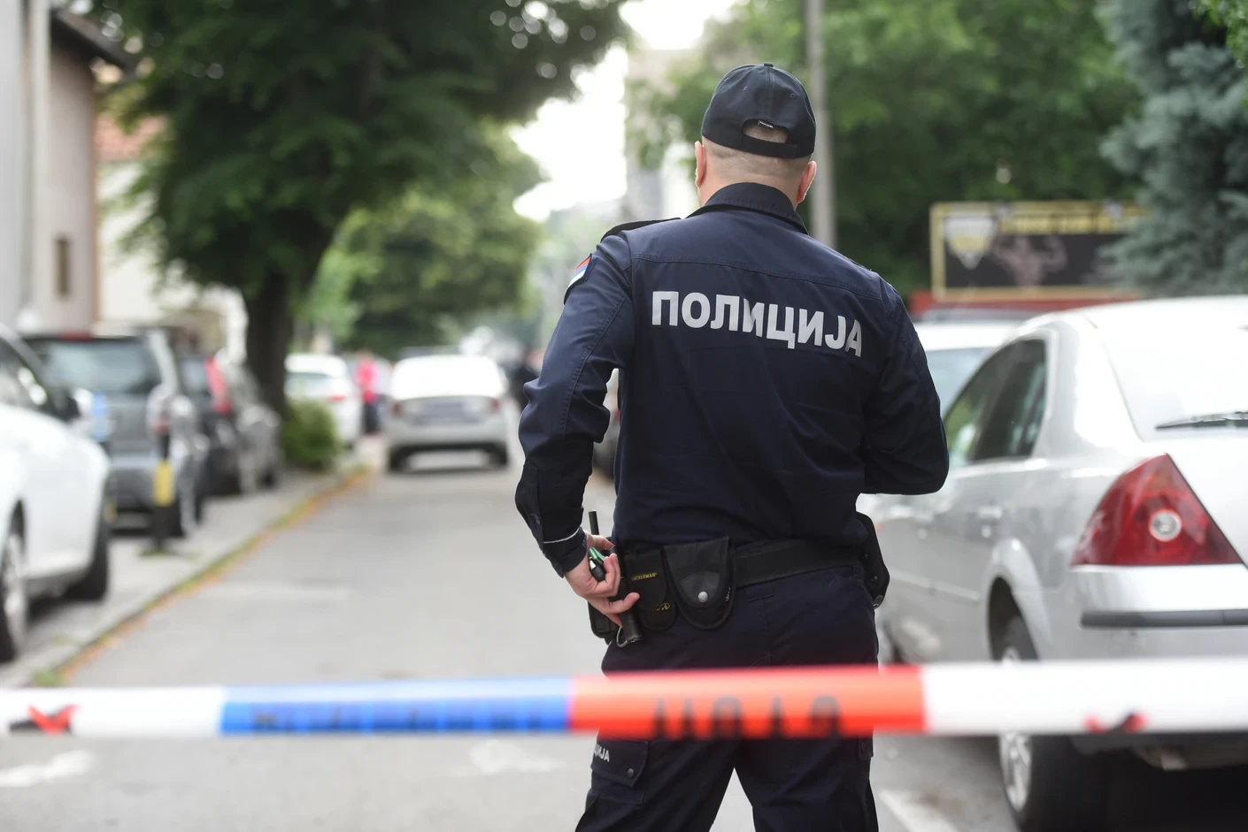 ВОЗНЕМИРУВАЧКА СЦЕНА: Тело пронајдено пред трговски центар