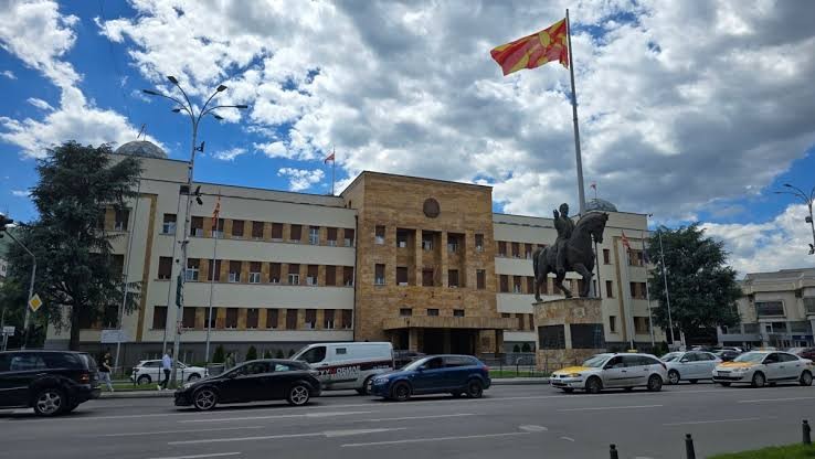 НОВИ ПРАВИЛА ЗА ТРОШЕЊЕ НА ЈАВНИТЕ ПАРИ: Собранието усвои важни законски измени!