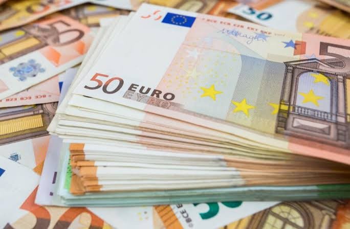 Дали доаѓа крајот на осумчасовното работно време? AI отвора прашање што ќе засегне милиони работници