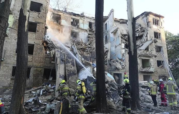 НОВ НАПАД ВО КИЕВСКАТА ОБЛАСТ: Дрон погодил компанија - ова е бројот на жртви!