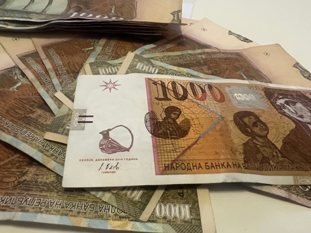 Бабата и дедото обвинети за кражба на милионска сума – истрагата открила сосема друга приказна!