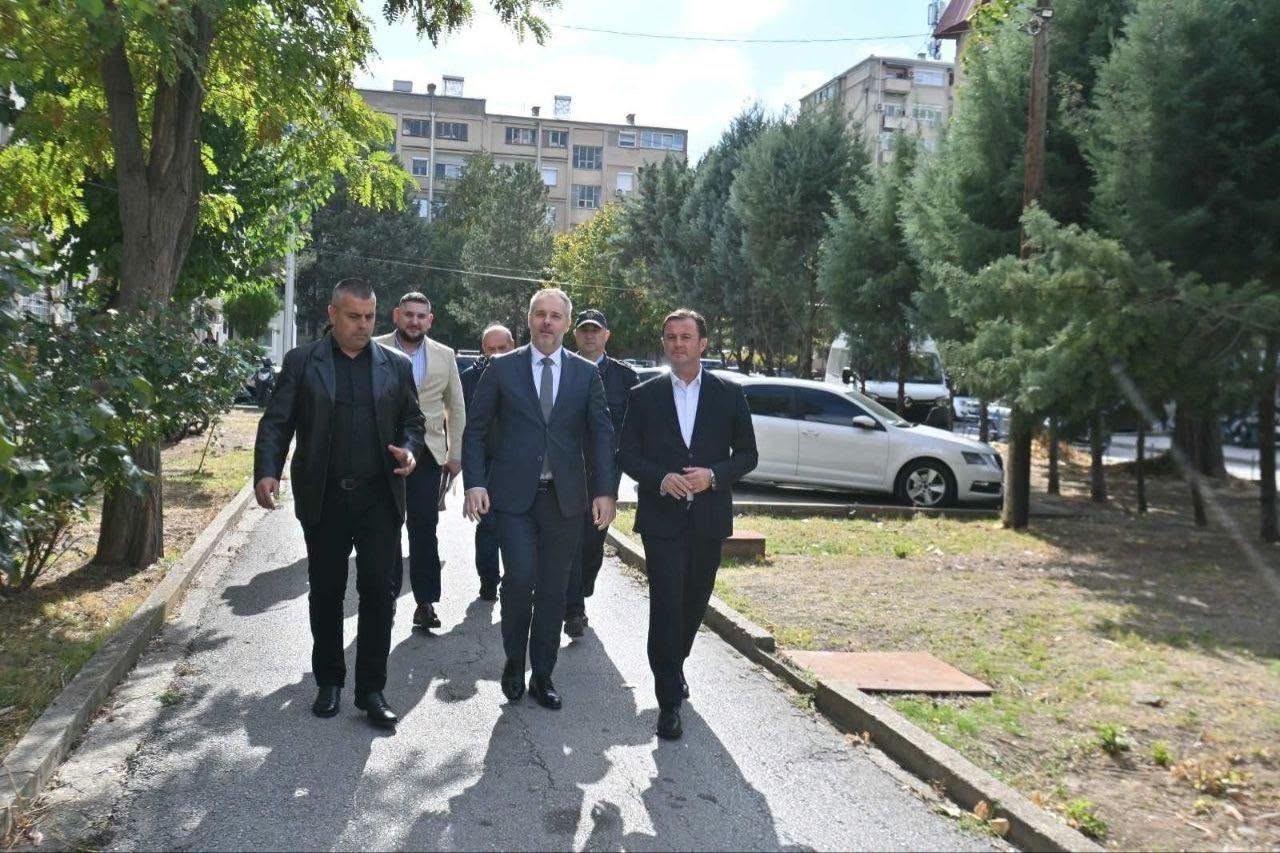 ПОЛИЦИЈАТА ВЛЕГУВА ВО НОВА ФАЗА НА РАЗВОЈ! Јанев во Велес разговараше за реформите и идните планови - еве што ќе се менува!