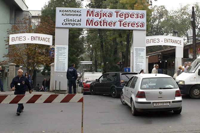 МЛАД СКОПЈАНЕЦ ПОЧИНАЛ НА КЛИНИКА: Бил донесен во бессознание, наредена обдукција