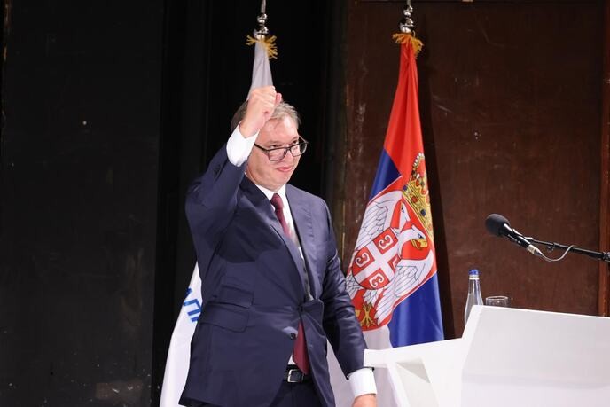 Вучиќ оди по премиерската функција: СНС едногласно застана зад неговата кандидатура