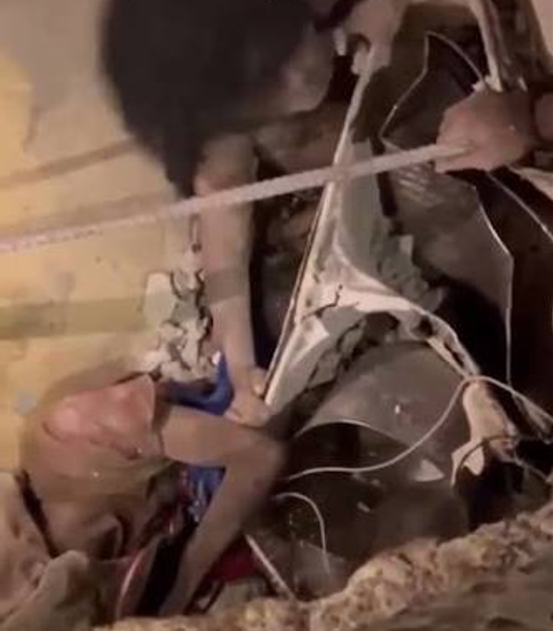 (ВИДЕО) ЧУДО ПО РАЗОРНИОТ ЗЕМЈОТРЕС: Мајка и трите деца пронајдени живи по 12 дена под урнатини!