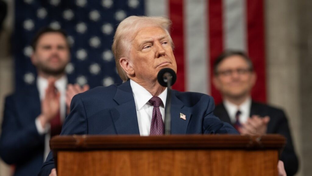 НЕОЧЕКУВАН ПОТЕГ: Трамп го запре бомбардирањето на Иран - но еве со што им се закани!
