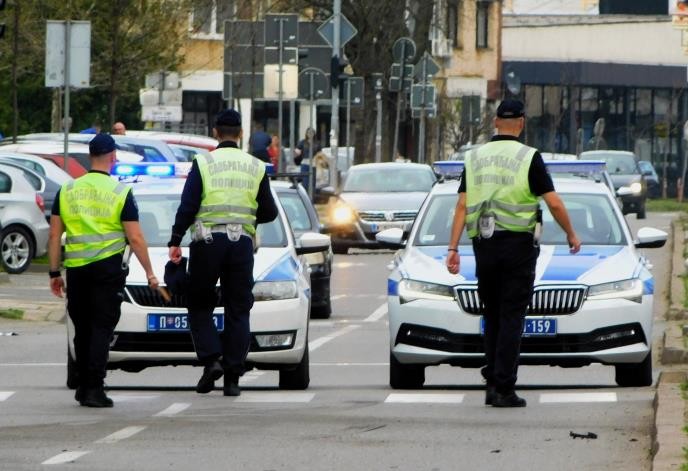 МРТВИ ПИЈАНИ ЗАД ВОЛАН: Полицијата запре 44 пијани возачи, еден „дувал“ 3,08 промили