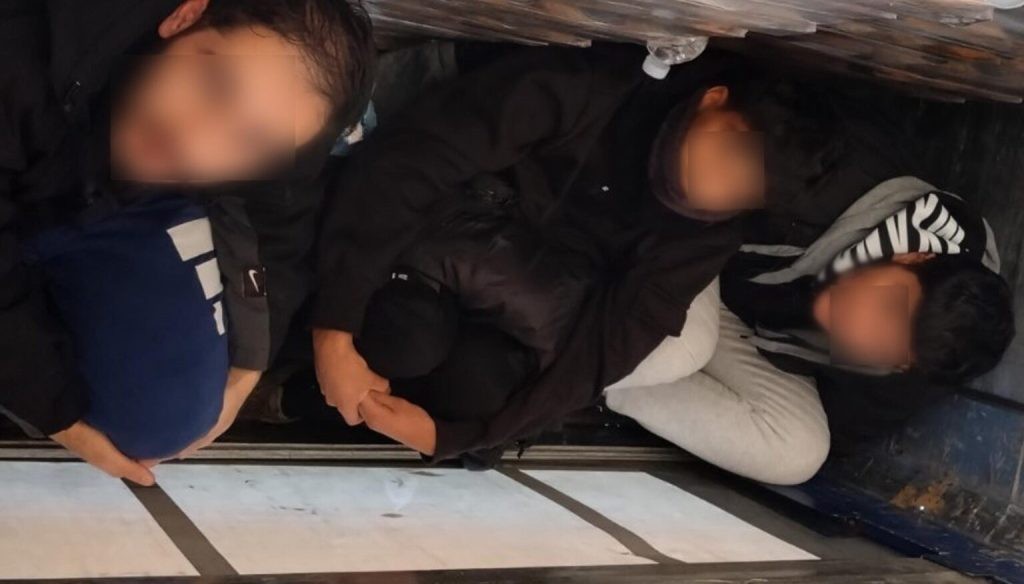 ПОЛИЦИЈАТА ВО АКЦИЈА: Разбиена мрежа за шверц на мигранти во Македонија!