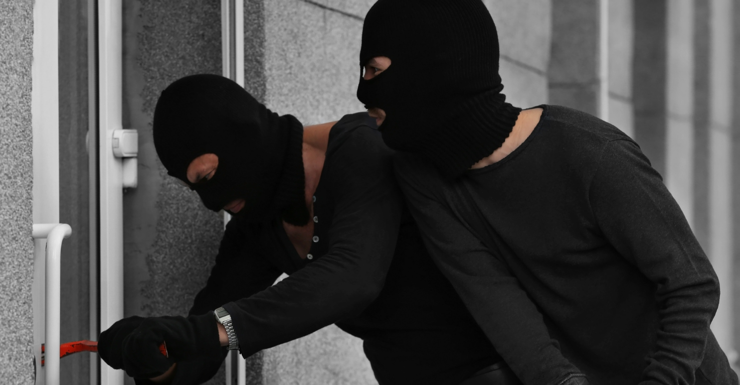 НЕ ЗАПРЕЛ ПО ПРВАТА КРАЖБА: Два дена по ред крадел злато од трговски центри - еве колкава штета предизвикал!