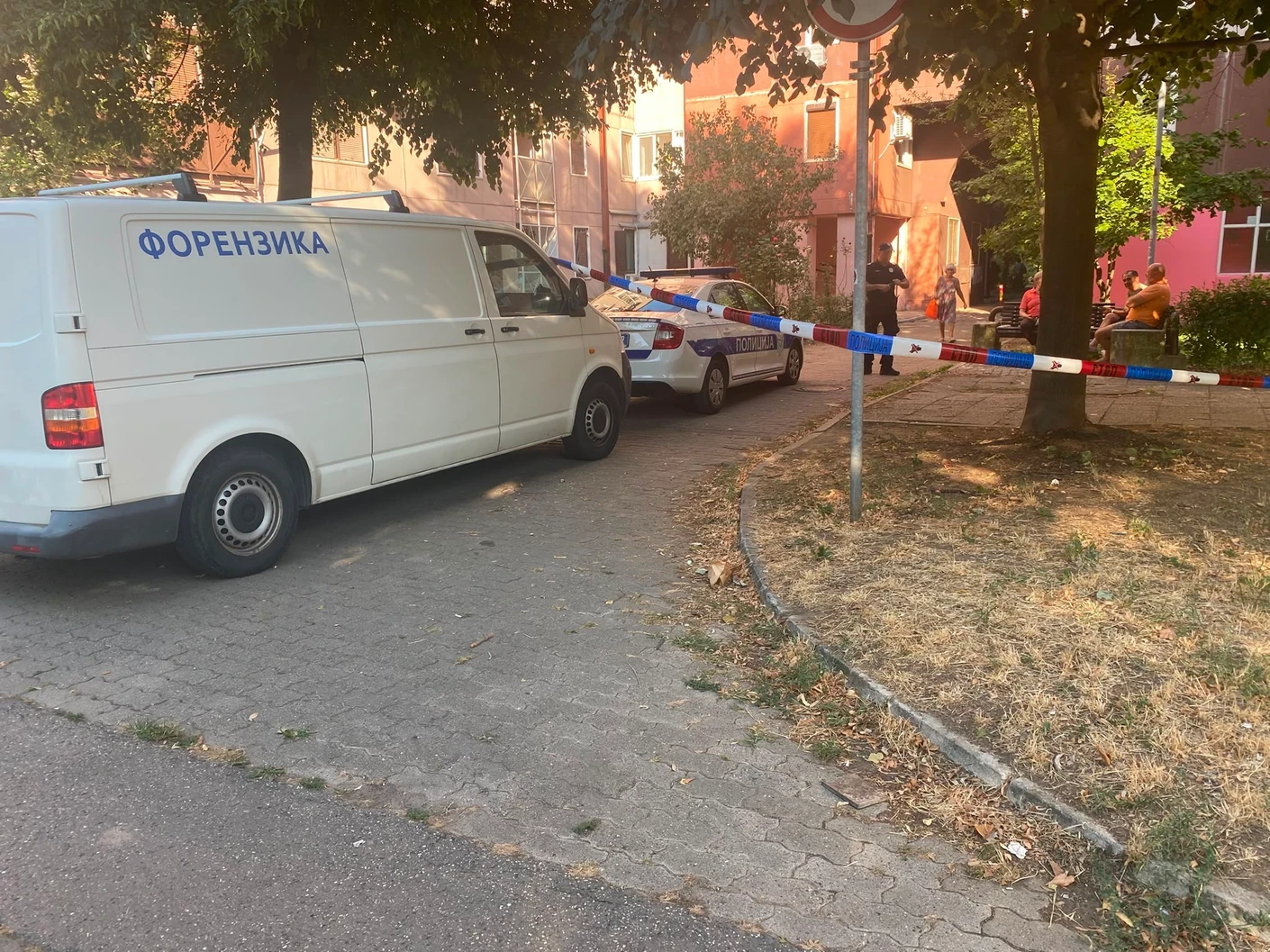 СТРАВИЧЕН НАСТАН ГО ПОТРЕСЕ БАЛКАНОТ: Сестра и брат пронајдени мртви во стан - истрагата открива страшни детали!