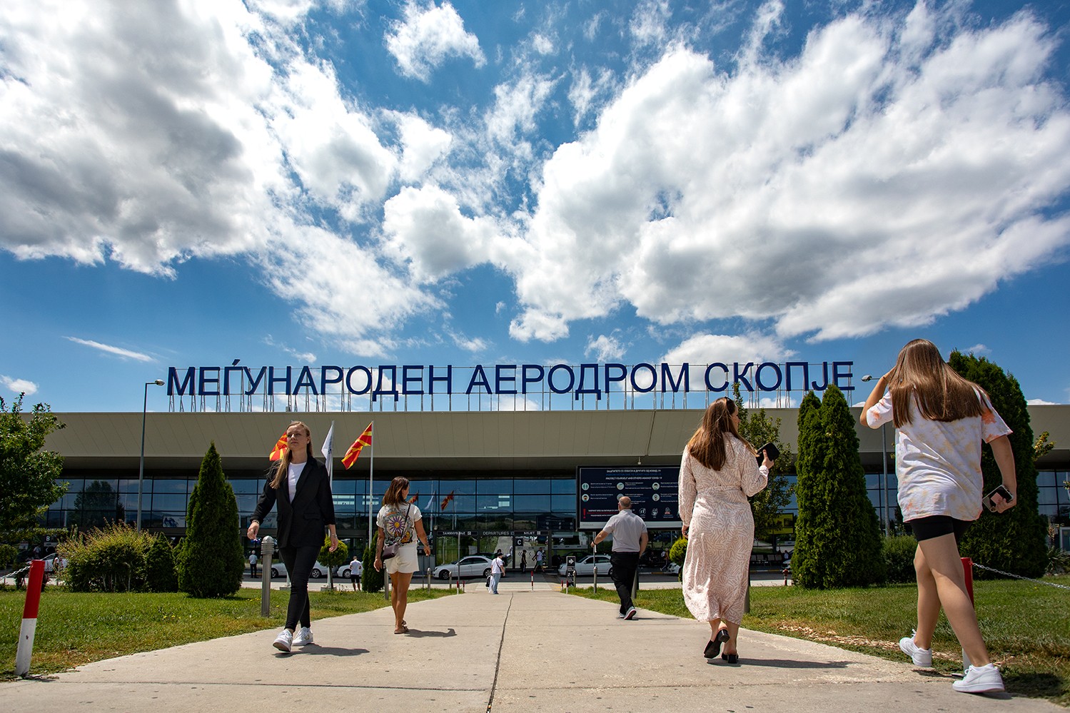 ПРОНАЈДЕНИ СЕДУМ КУРШУМИ НА СКОПСКИОТ АЕРОДРОМ: Патникот сакал да ја напушти Македонија, па полицијата му го проверила багажот!