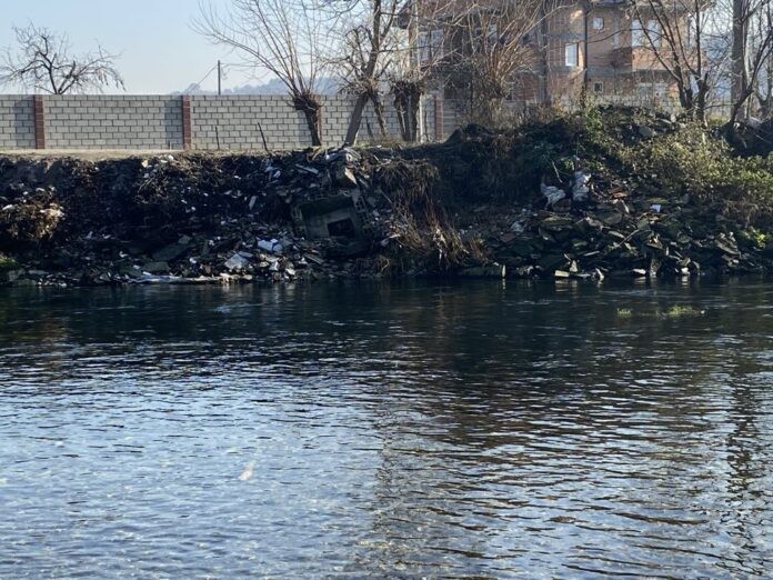 Вистински хорор кај Треска – тројца млади извлечени од надојдената вода