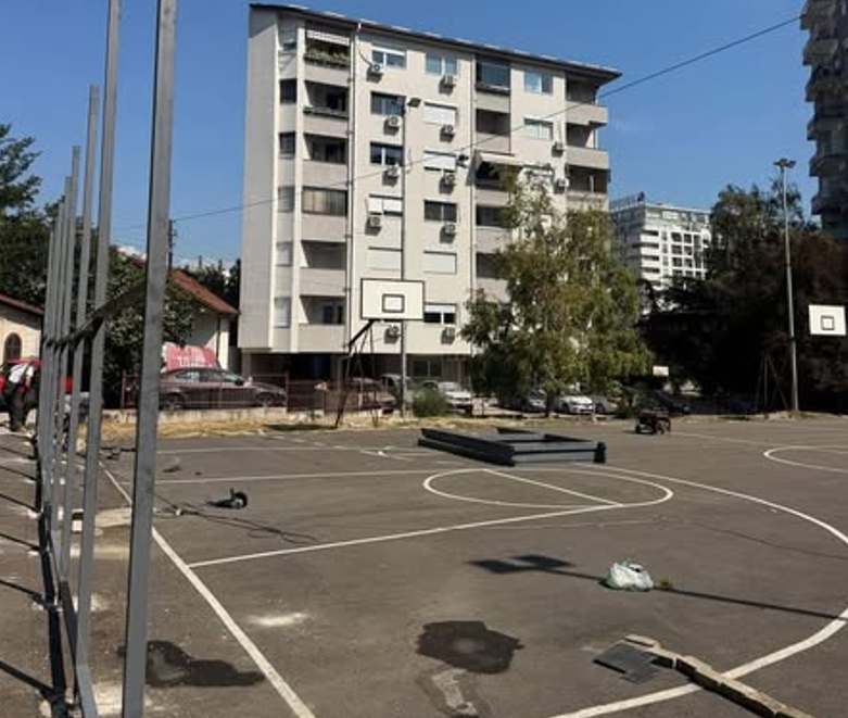 (ФОТО) МИНИСТЕРОТ И ЛУКРОВСКИ СО УВИД ВО КАРПОШ: Се гради ново мултифункционално спортско игралиште - еве како ќе изгледа!