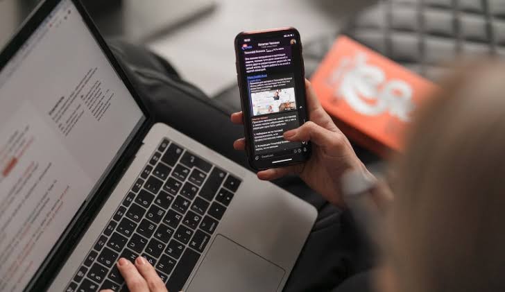 Нови детали од истрагата: Кај виш обвинител пронајдени шест мобилни телефони и компјутер