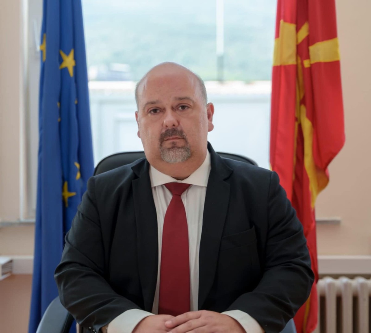 Достоинствено заминување од Владата: Заменик-министерот за здравство поднесе оставка од лични причини