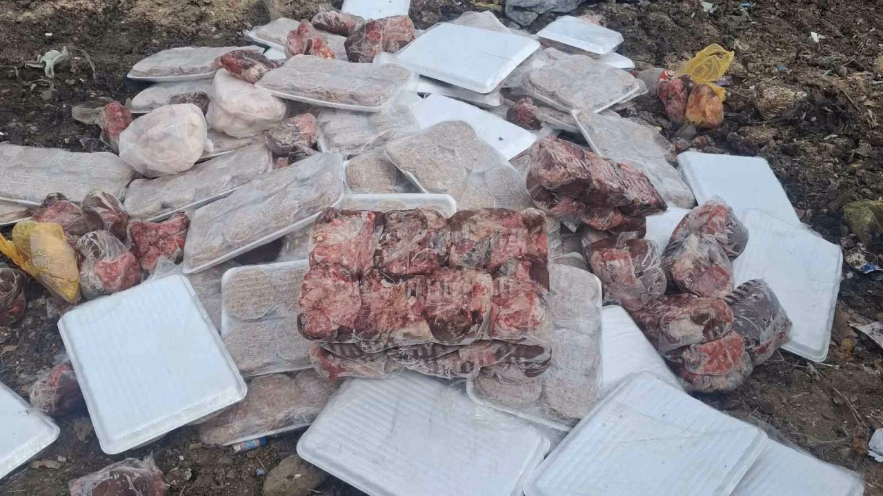 СКАНДАЛ ВО МЕСАРНИЦА ВО МАКЕДОНИЈА: Запленети и уништени 470 килограми ќебапи, плескавици и месо!