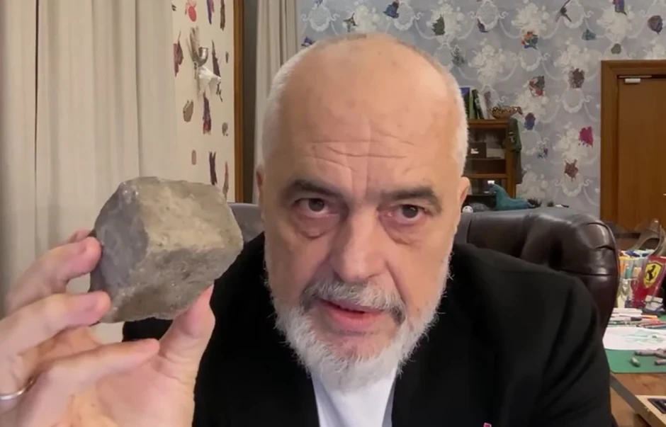 „ДРОН СО ЕКСПЛОЗИВ ТРЕБАЛО ДА ЈА ПОГОДИ ВЛАДИНАТА ЗГРАДА“! Рама се огласи по протестите во Тирана: „Тоа не се студенти!“ - еве кои ги обвини!