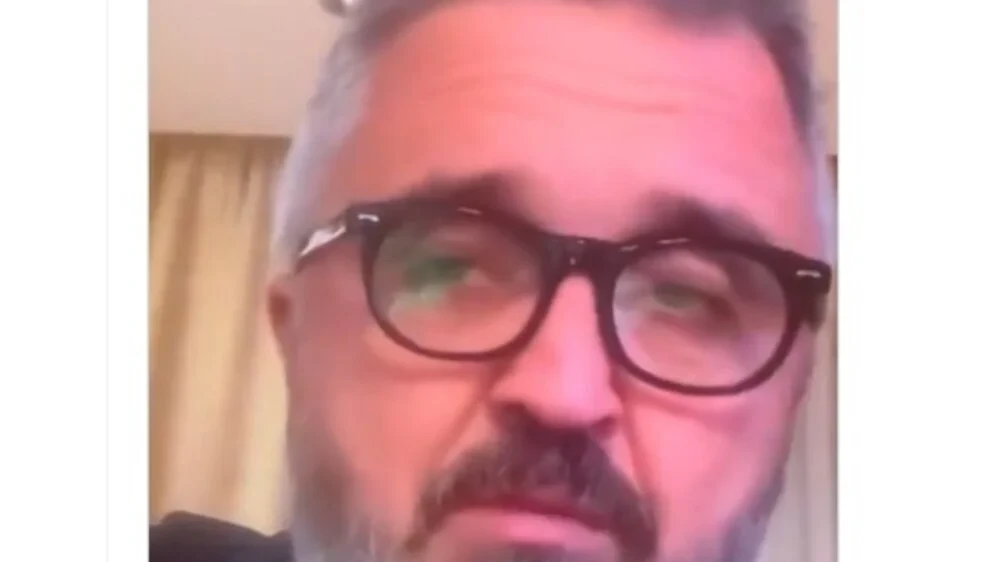 ВИДЕО - По упадот во зградата на таблоидот на Вучиќ во Белград: Главниот уредник се јави од тајна локација и изнесе тешки обвинувања