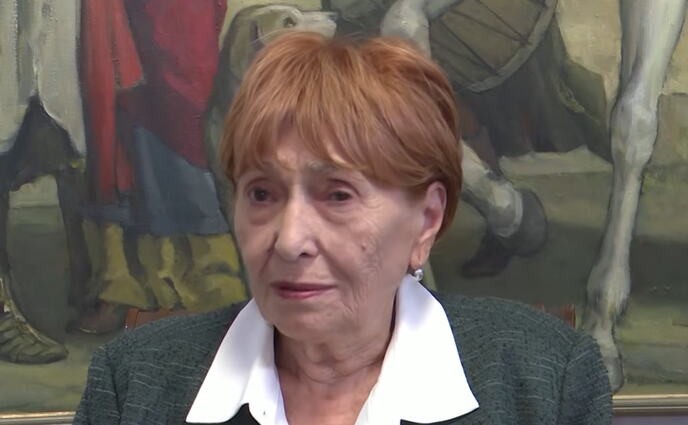 ДРАМА ВО БЕЛГРАД НА ДЕНОТ НА ИЗБОРИТЕ: Нападната над 80-годишната мајка на Александар Вучиќ!