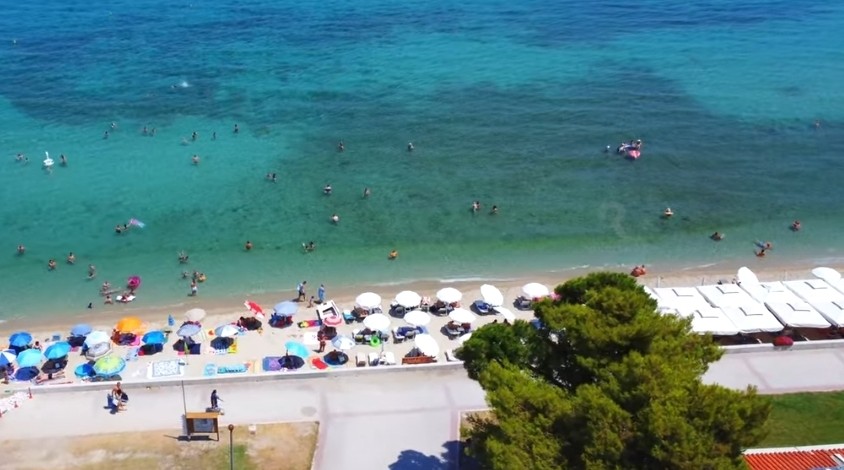 Несреќа на плажа во Грција: Момче итно пренесено во болница во Солун