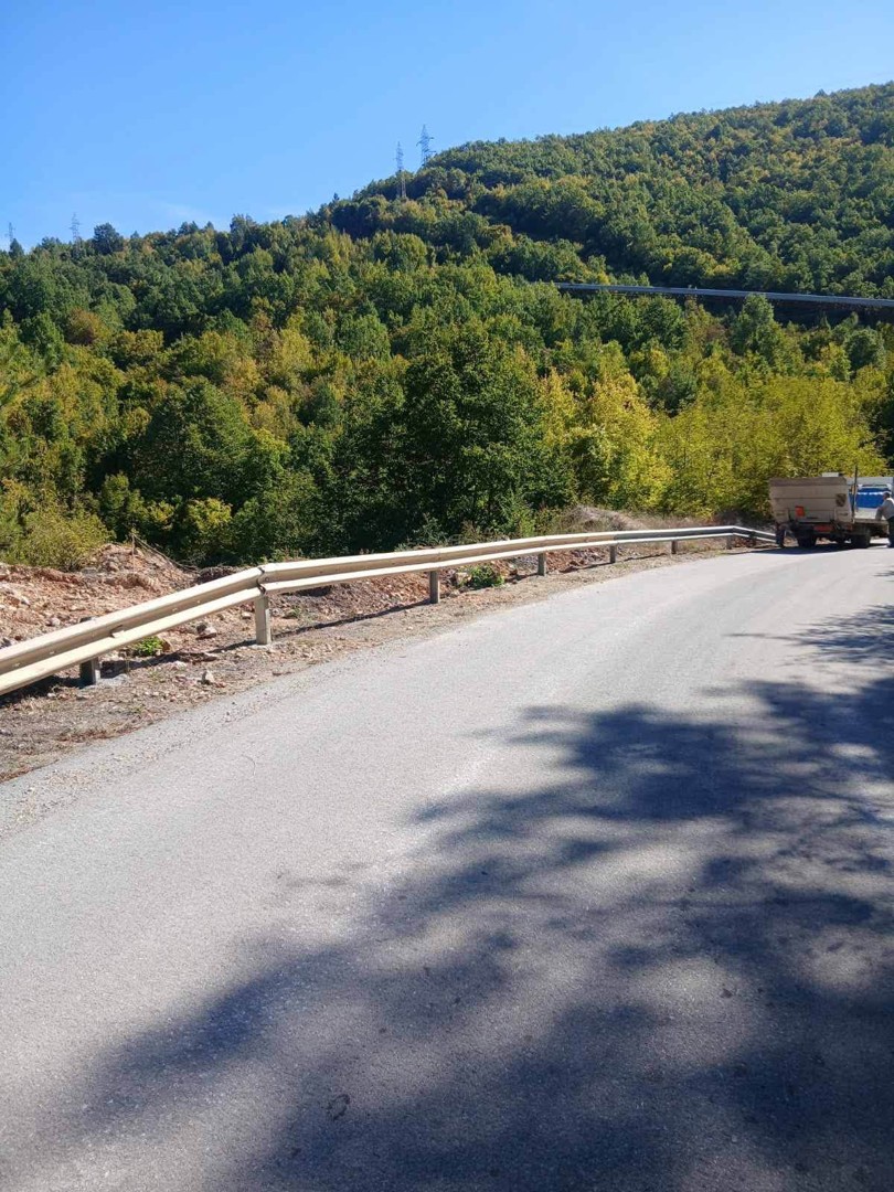 КАВАДАРЦИ ИНВЕСТИРА ВО РУРАЛНИТЕ СРЕДИНИ: Се поставува заштитна ограда кај селото Мрежичко!