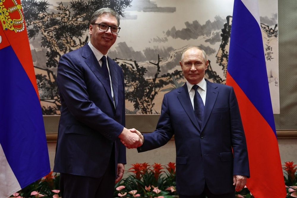 ПОРАЗОТ НА ВУЧИЌ ГО ПОГОДИ И ПУТИН? Британските медиуми пишуваат за голем политички удар врз Москва!