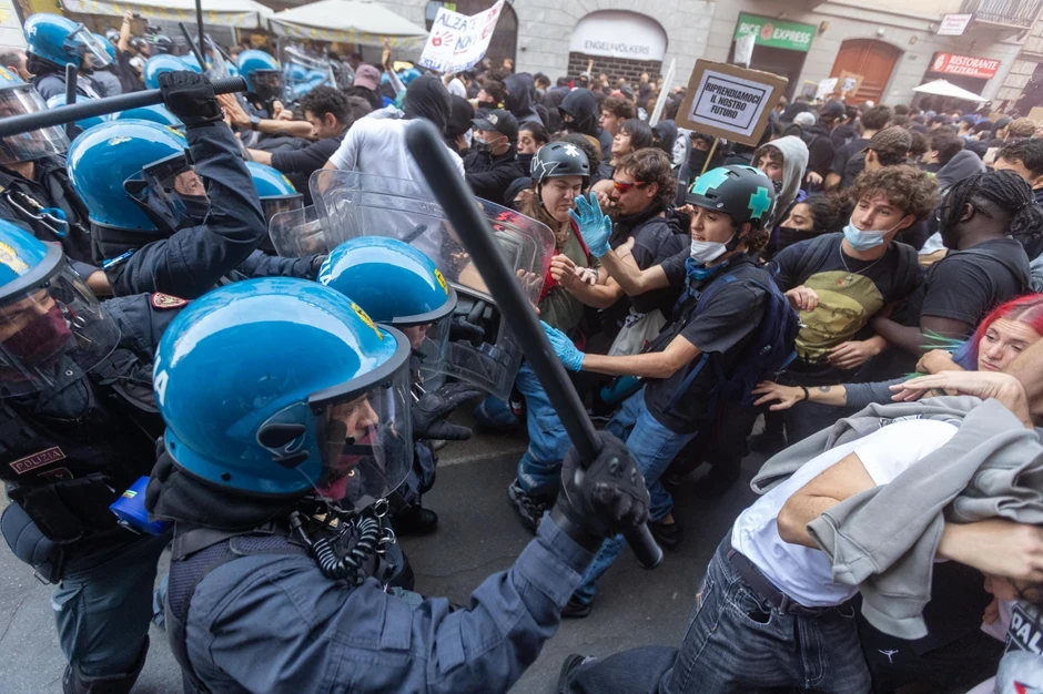 ВОЈСКА, СПЕЦИЈАЛЦИ И ДРОНОВИ НА УЛИЦИТЕ: Европска земја се подготвува за можни сериозни немири