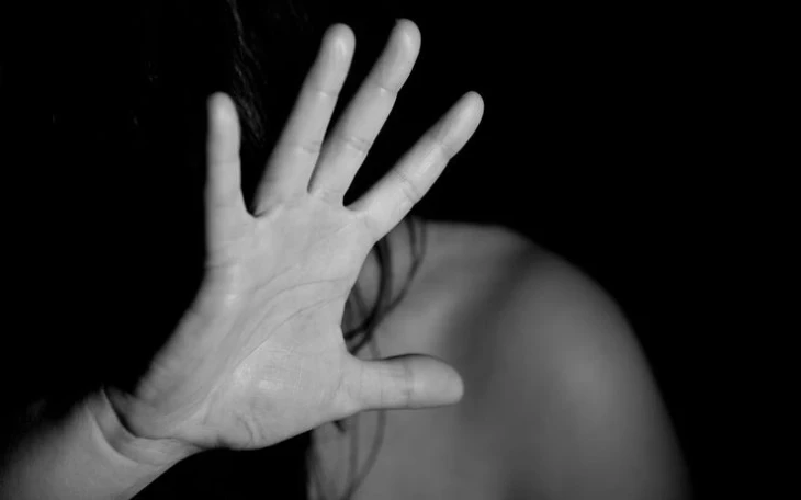 СЕМЕЈНА ДРАМА ВО ВЕЛЕС: Мајка физички ја нападнала малолетната ќерка - случајот се расчистува во полиција!