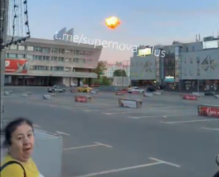 (ВИДЕО) Москва под масовен напад со дронови: Пожари и експлозии во повеќе населени места