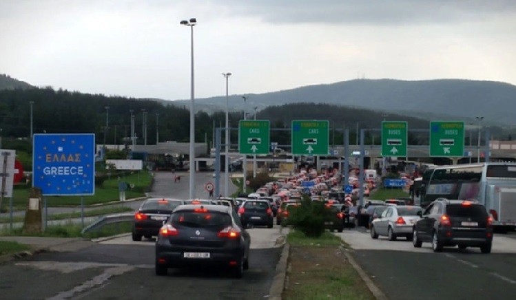 Ако тргнувате за Грција, прочитајте го ова! Нови правила на Евзони поради огромните колони