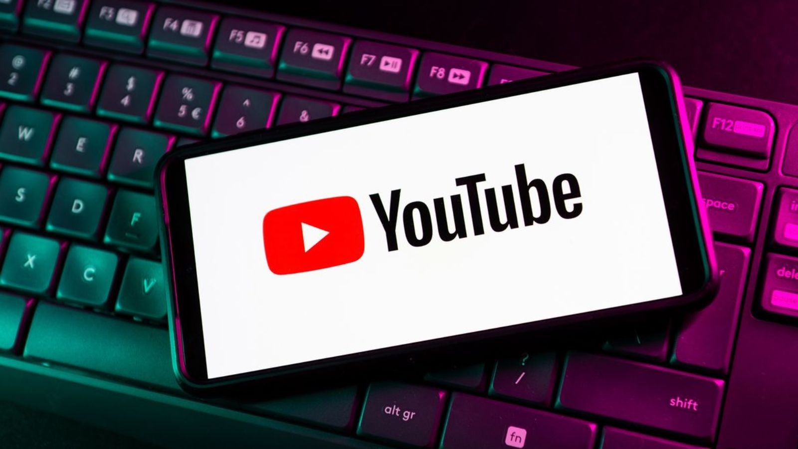 РЕКЛАМИТЕ НА YOUTUBE ГИ РАЗГНЕВНИЈА КОРИСНИЦИТЕ: Premium заврши на суд поради ветувањето „без реклами“