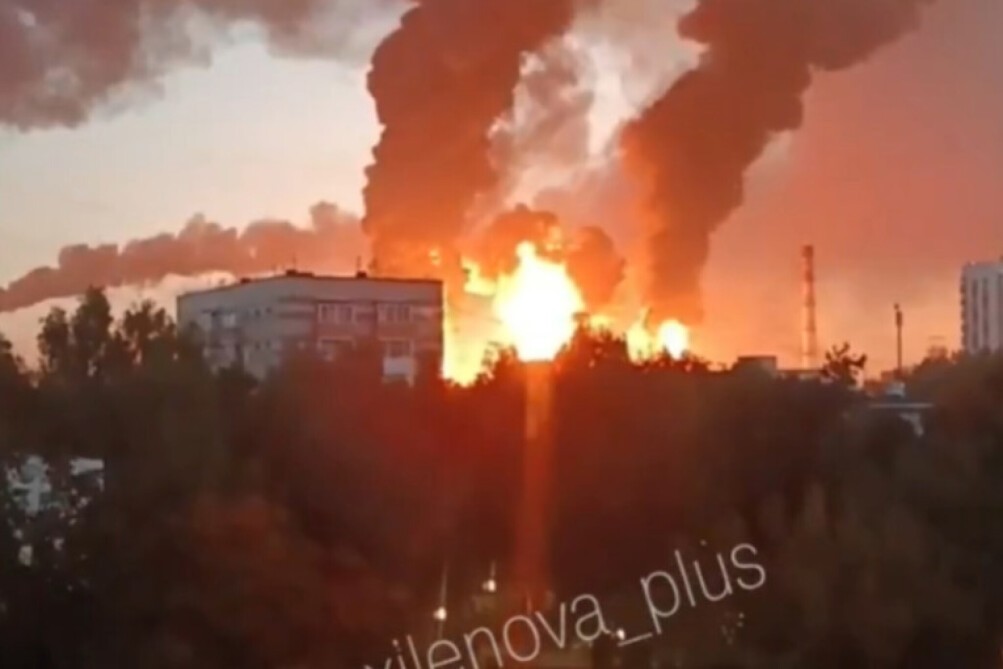 (ВИДЕО) МАСОВЕН НАПАД ВРЗ МОСКВА: Погодена најголемата нафтена рафинерија - ова е бројот на жртви!