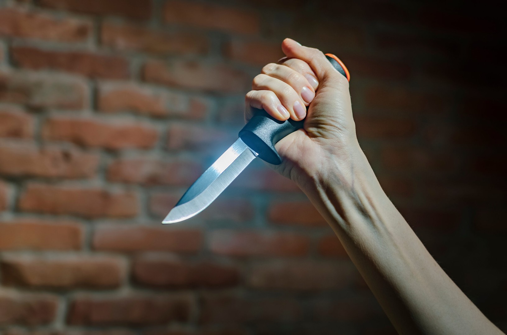 18-ГОДИШНА ДЕВОЈКА ГИ ЗБУНИЛА ПОЛИЦАЈЦИТЕ: Тврдела дека избола човек со нож, но проверките открија неочекуван пресврт!