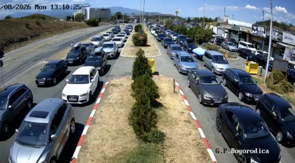 Рекордна фреквенција кон Грција – „Богородица“ и „Дојран“ преполни со возила