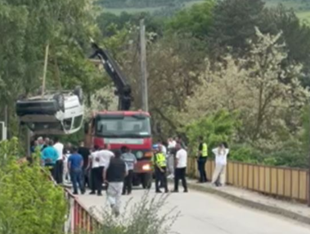 АВТОМОБИЛ ЗАВРШИ ВО ВАРДАР - МВР со детали
