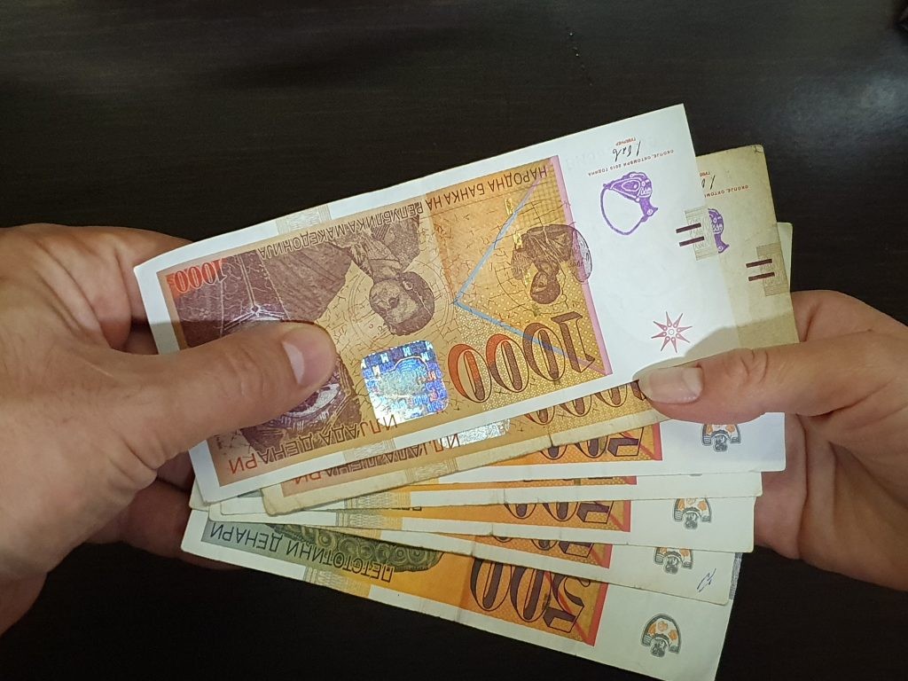 Ветување за државна работа ја чинело 152.000 денари: Скопјанка и татко ѝ наседнале на измама преку социјална мрежа!