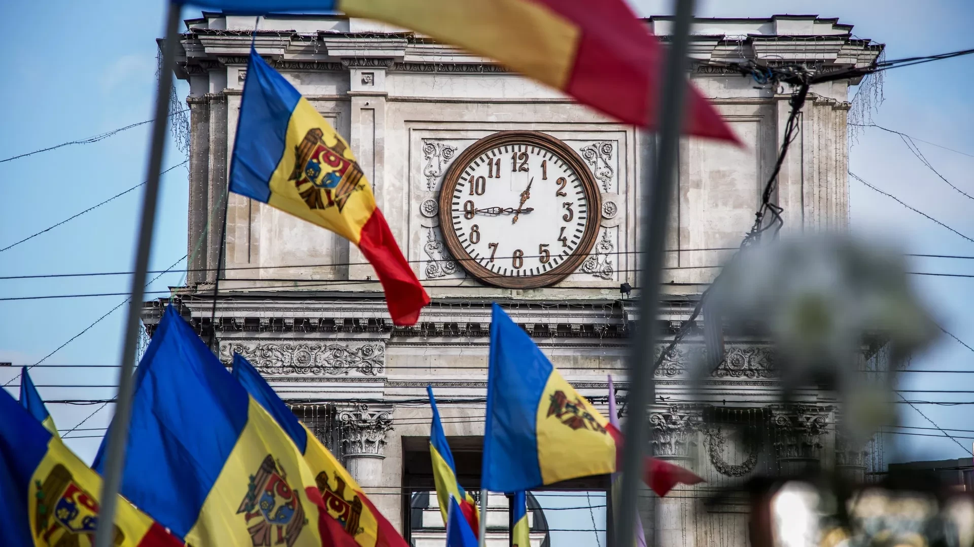 ЕКОНОМСКИ АЛАРМ: Молдавија отвора врати за странски работници - еве за кои професии е потребно!