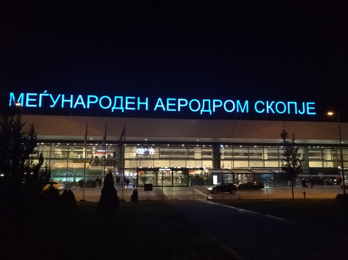 УАПСЕН ПАТНИК НА СКОПСКИОТ АЕРОДРОМ: Во куфер носел поголема количина муниција!